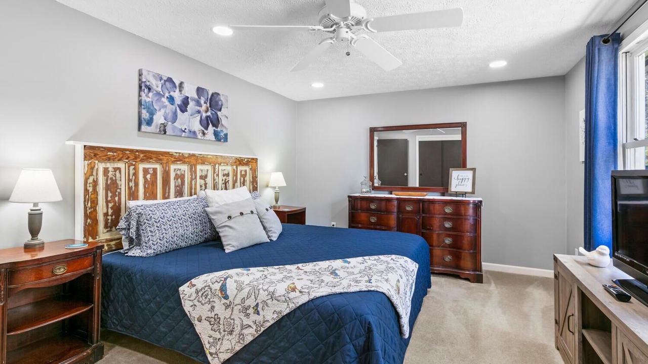 Photo of Bedroom in Hendersonville