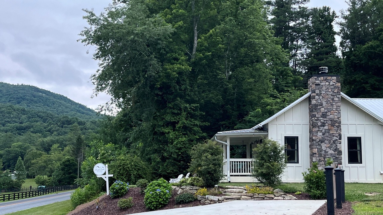 Photo of Outdoor in Hendersonville