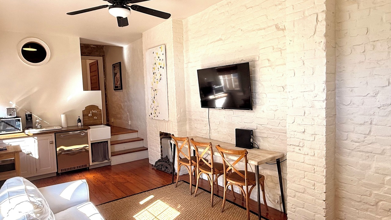 Photo of Livingroom in Lower Garden District