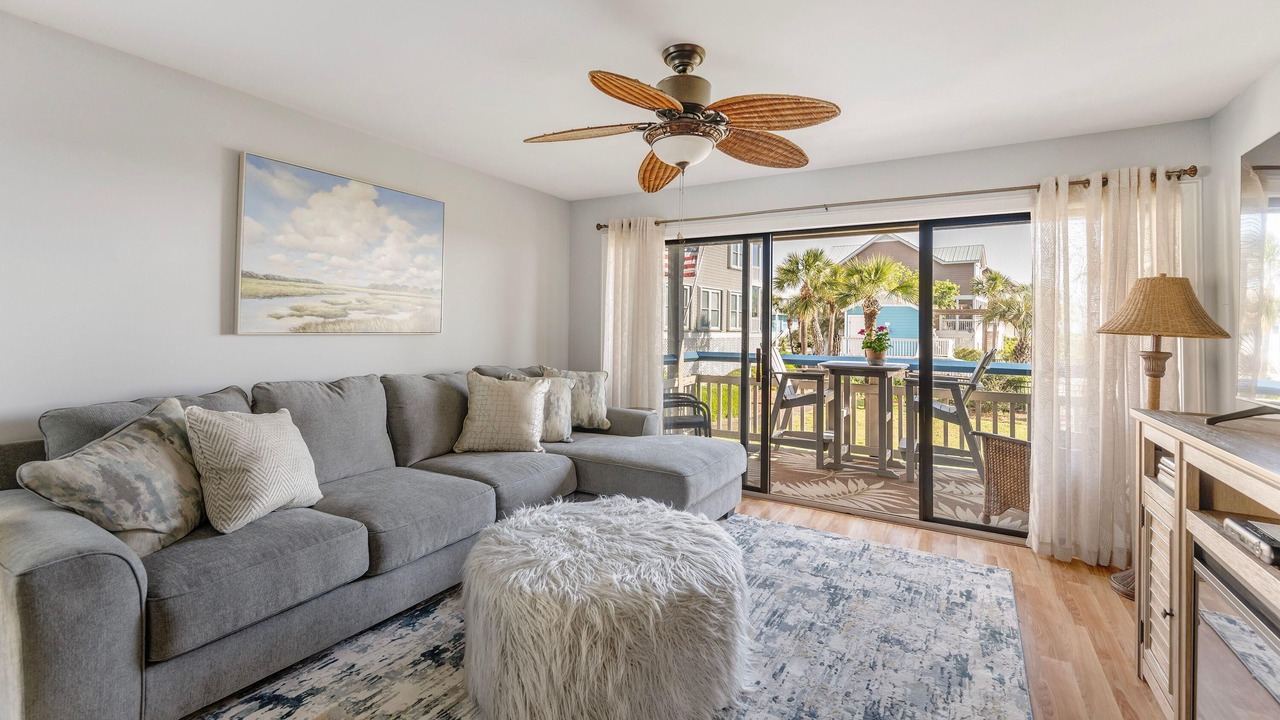 Photo of Livingroom in Oceanmarsh Subdivision
