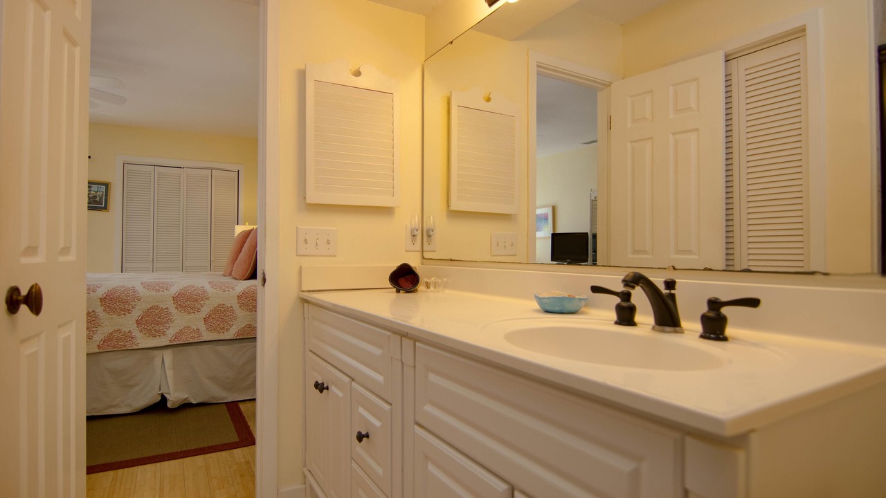 Photo of Bathroom in Oceanmarsh Subdivision