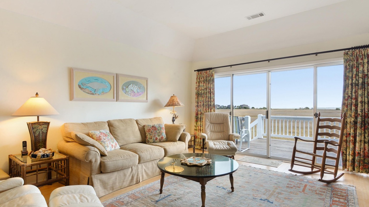 Photo of Livingroom in Oceanmarsh Subdivision