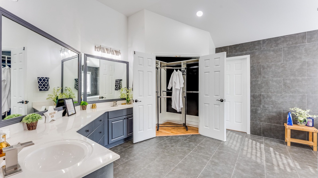 Photo of Bathroom in Southwestern