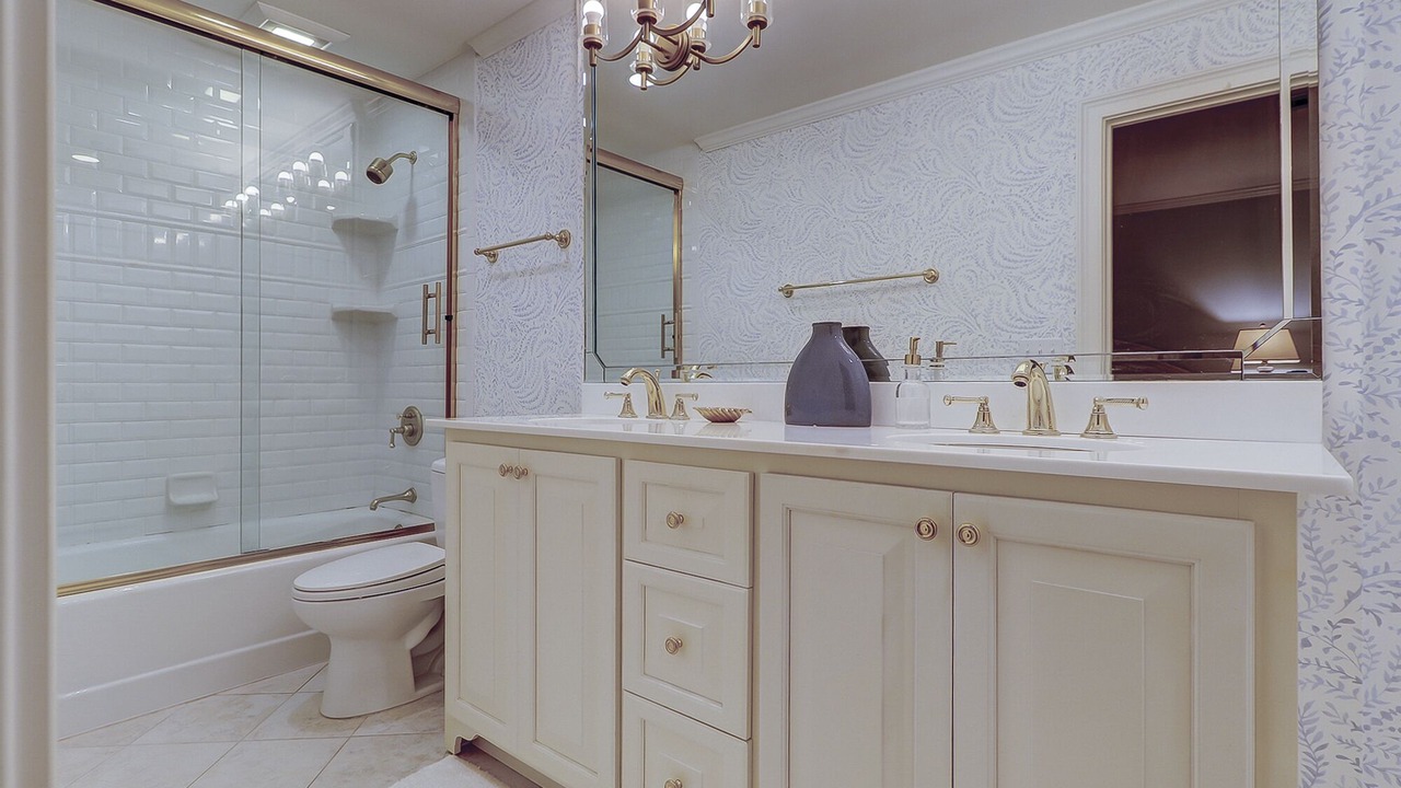 Photo of Bathroom in Beach Lagoon
