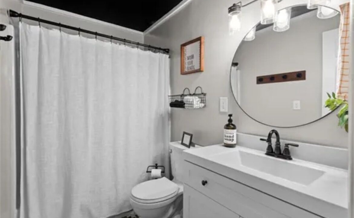 Photo of Bathroom in Helen