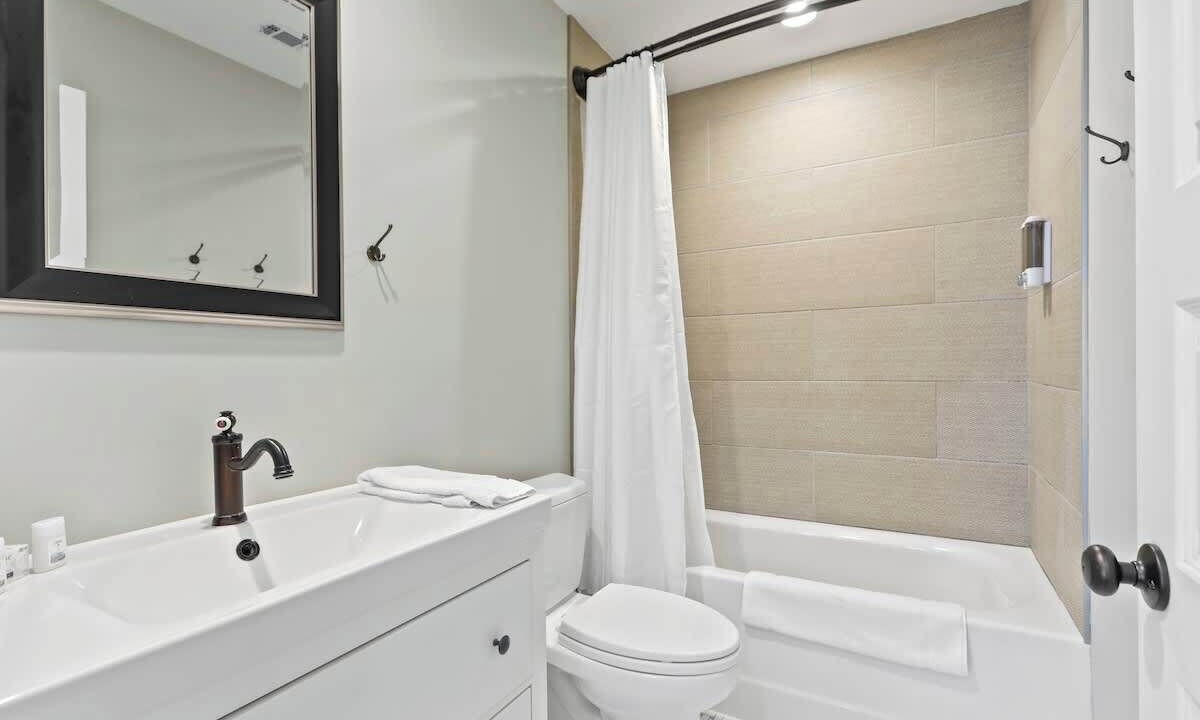 Photo of Bathroom in Isle of Hope Historic District