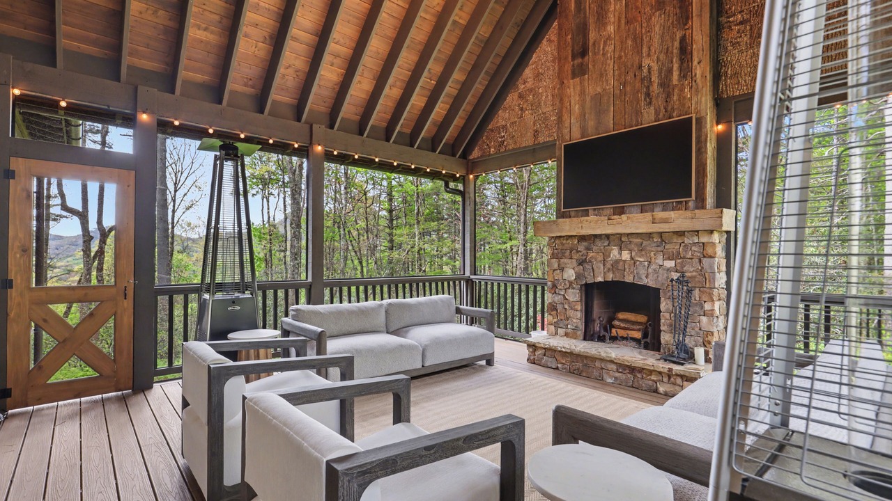 Photo of Livingroom in Cashiers