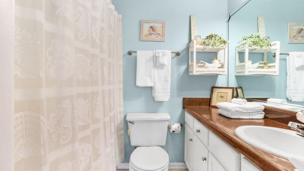 Photo of Bathroom in Orange Beach East