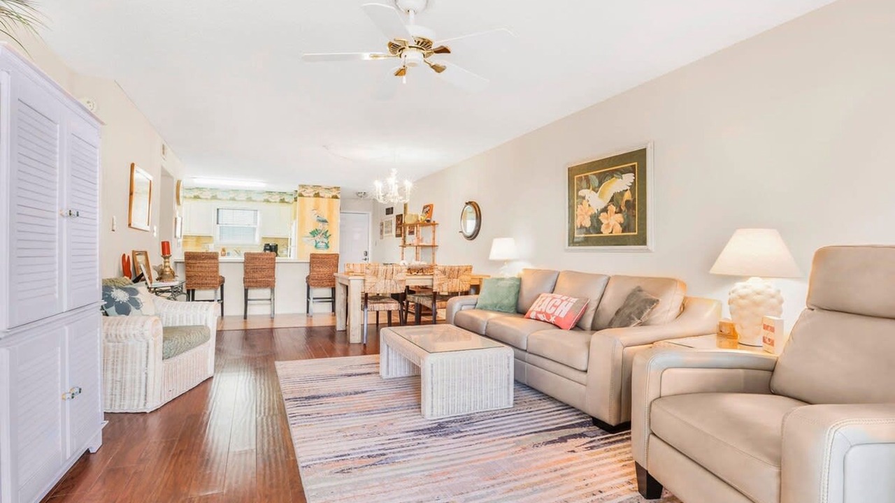 Photo of Livingroom in Orange Beach East
