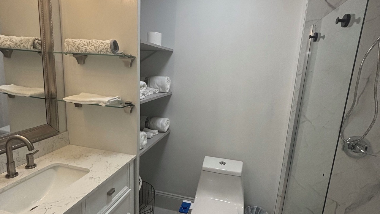 Photo of Bathroom in Lake Terrace & Oaks