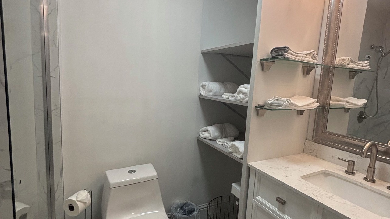 Photo of Bathroom in Lake Terrace & Oaks