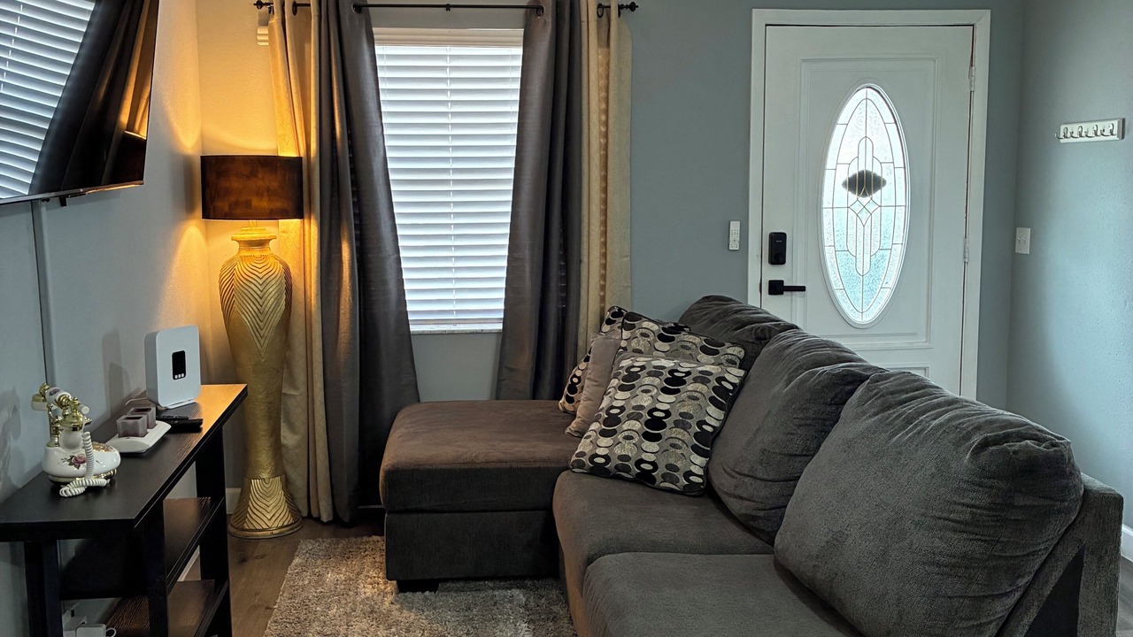 Photo of Livingroom in Clair-Mel City
