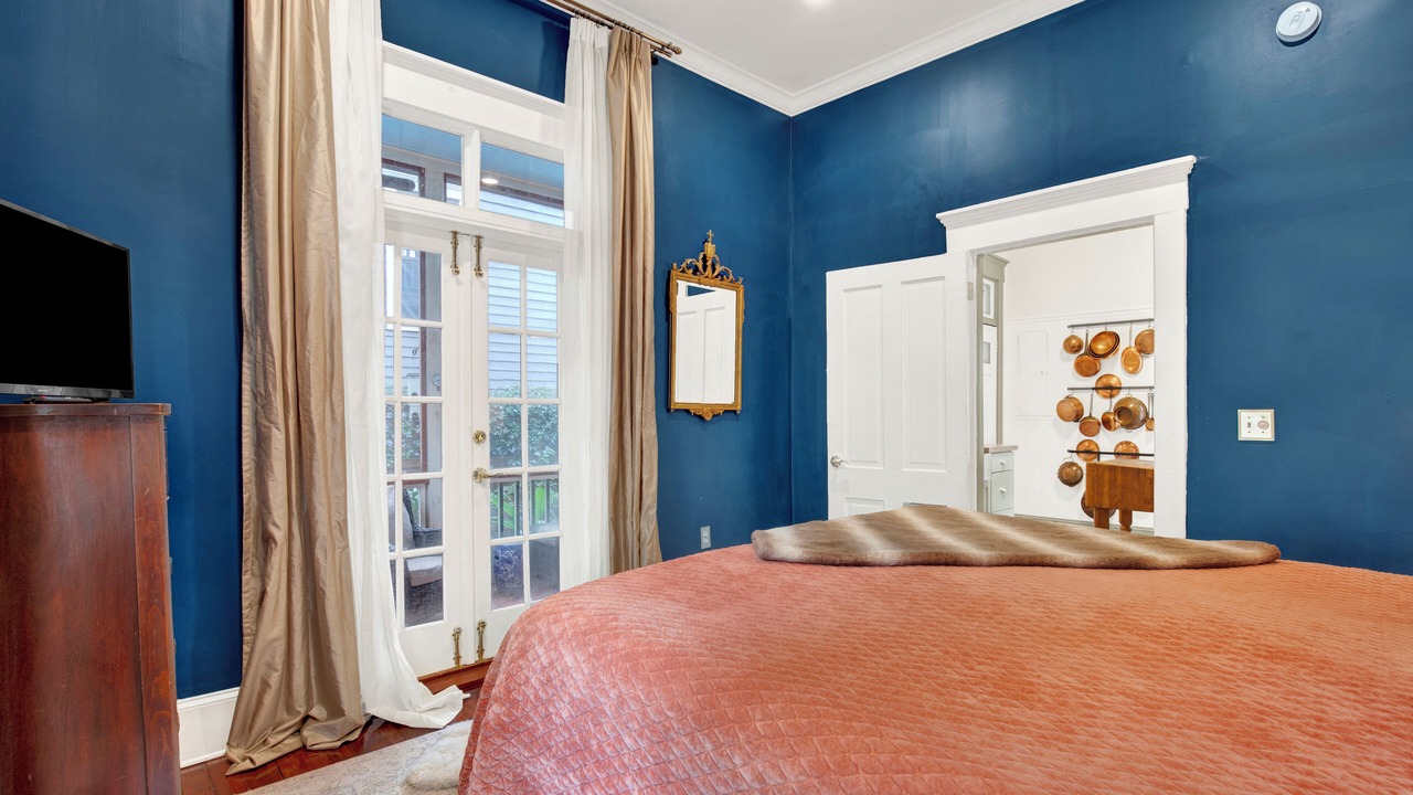 Photo of Bedroom in Metropolitan