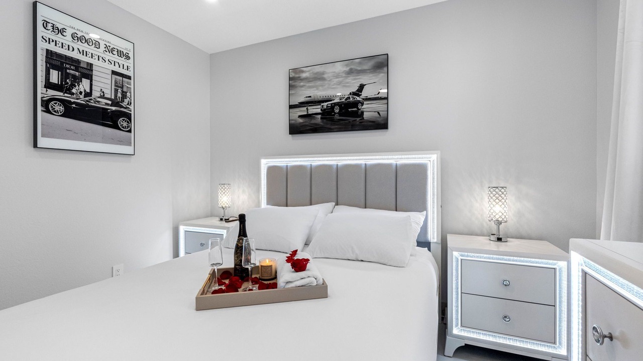 Photo of Bedroom in Town N County Park