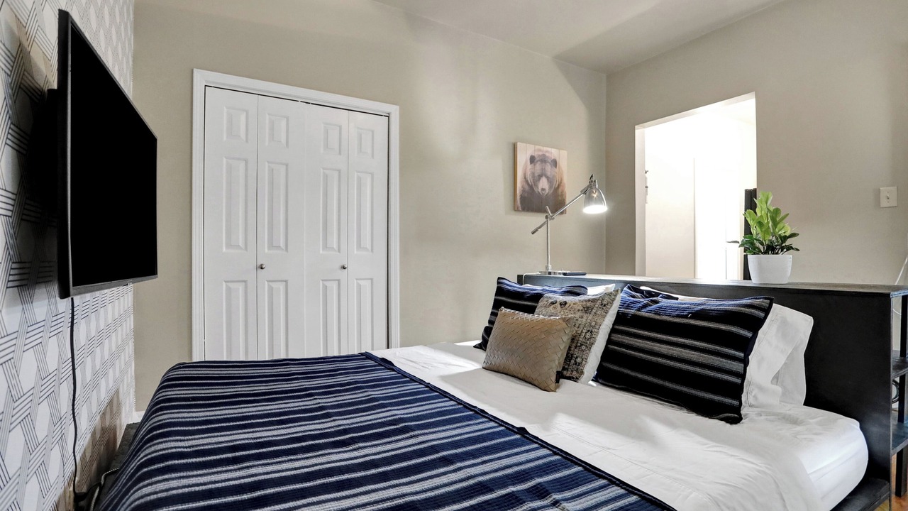 Photo of Bedroom in Midtown