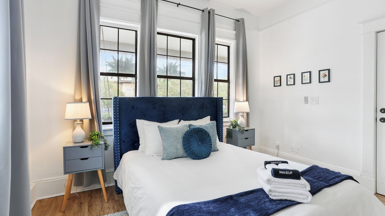 Photo of Bedroom in Metropolitan