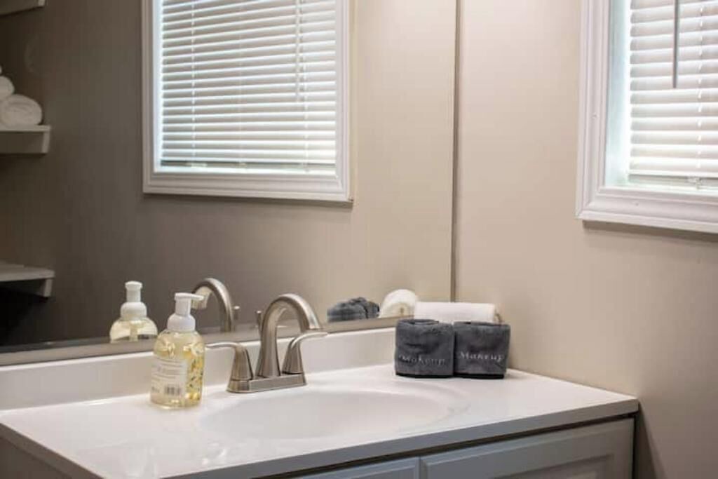 Photo of Bathroom in Hapeville