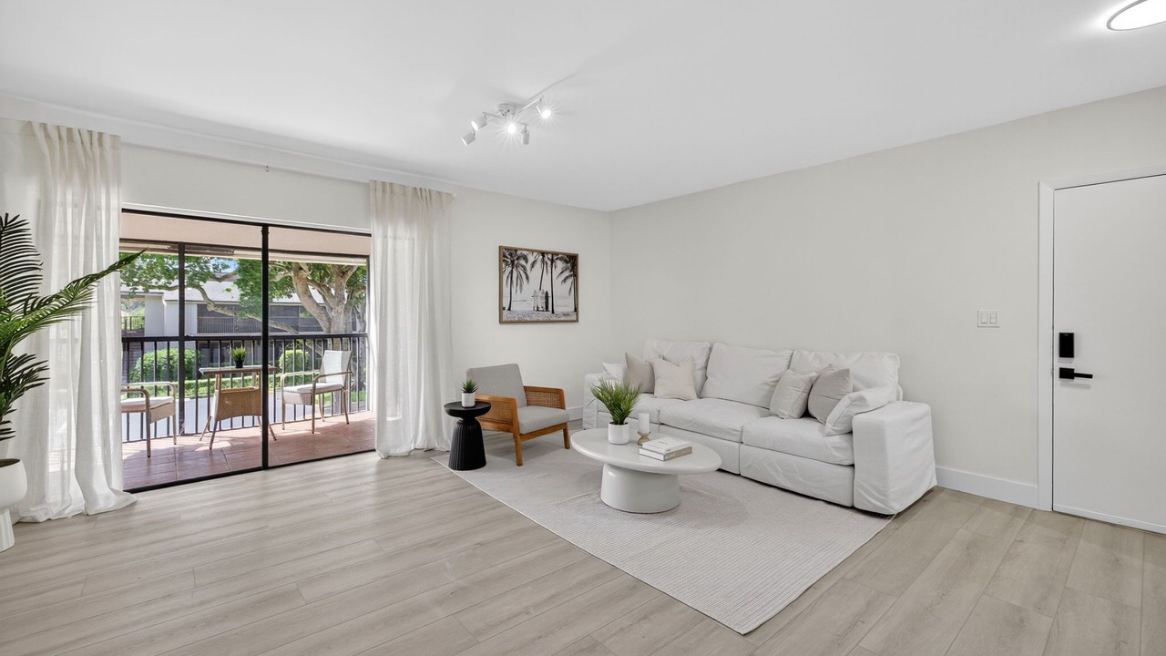 Photo of Livingroom in Deerfield Beach