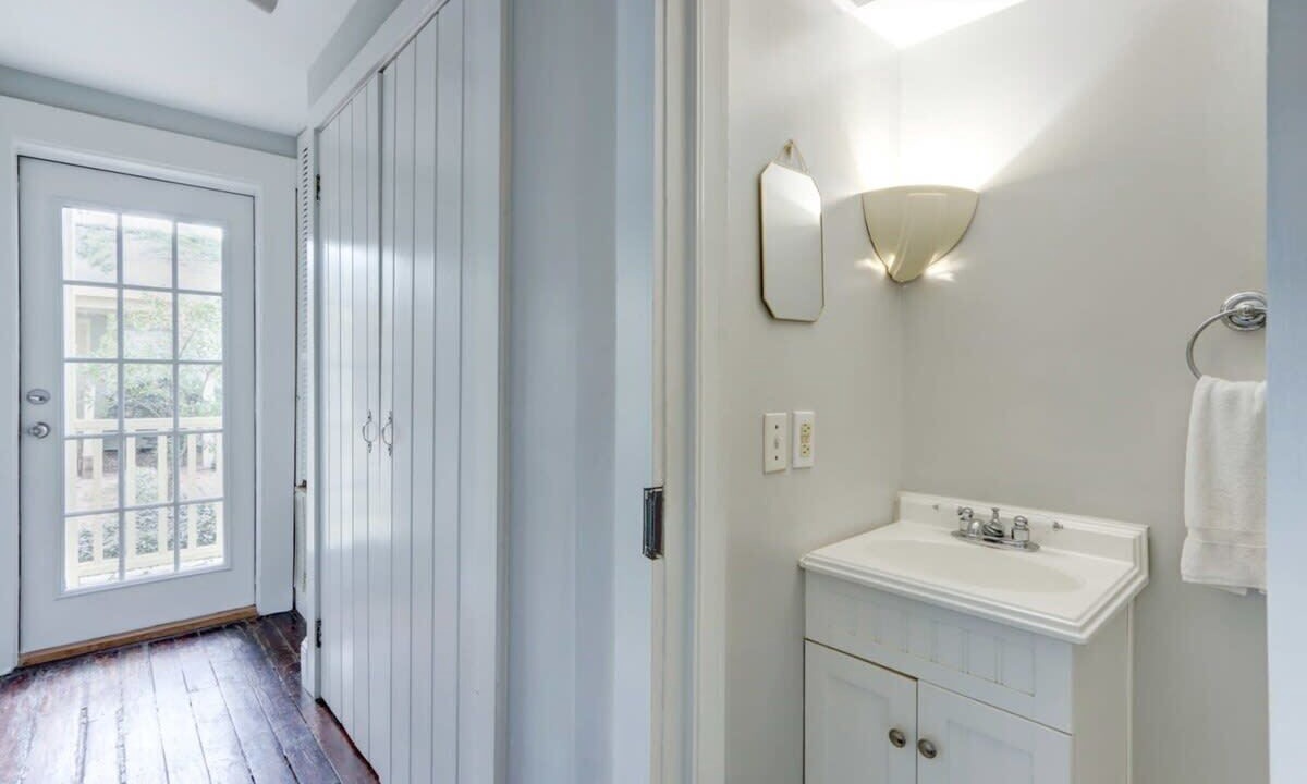 Photo of Bathroom in Beach Institute