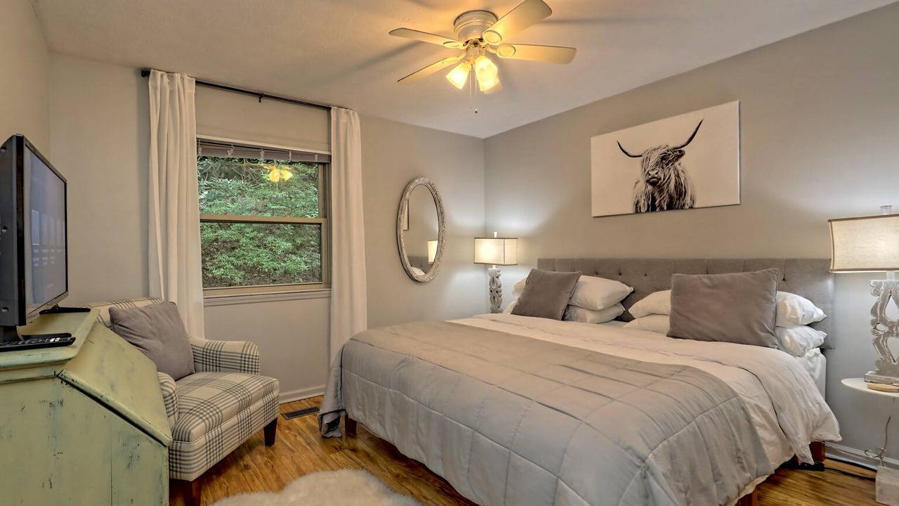Photo of Bedroom in Sky Valley