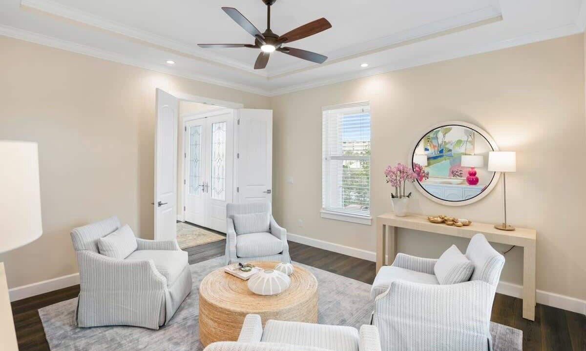 Photo of Livingroom in Crescent Beach