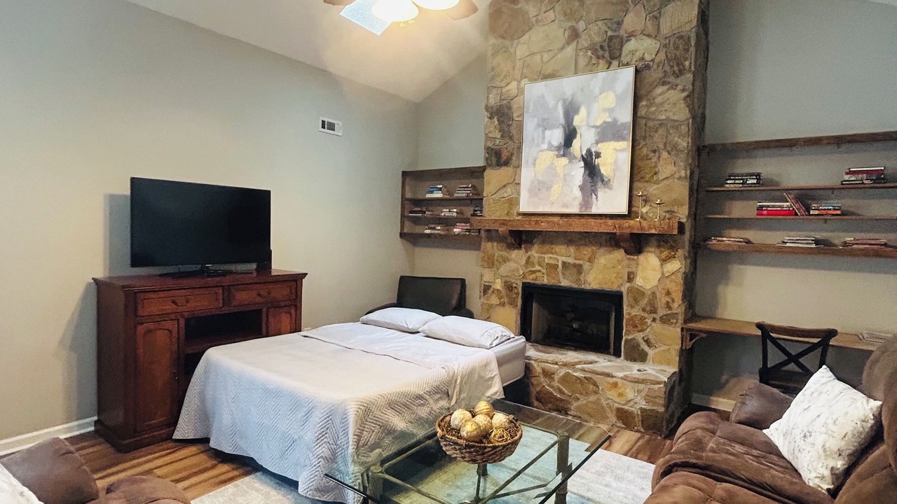 Photo of Bedroom in Ashley Oaks