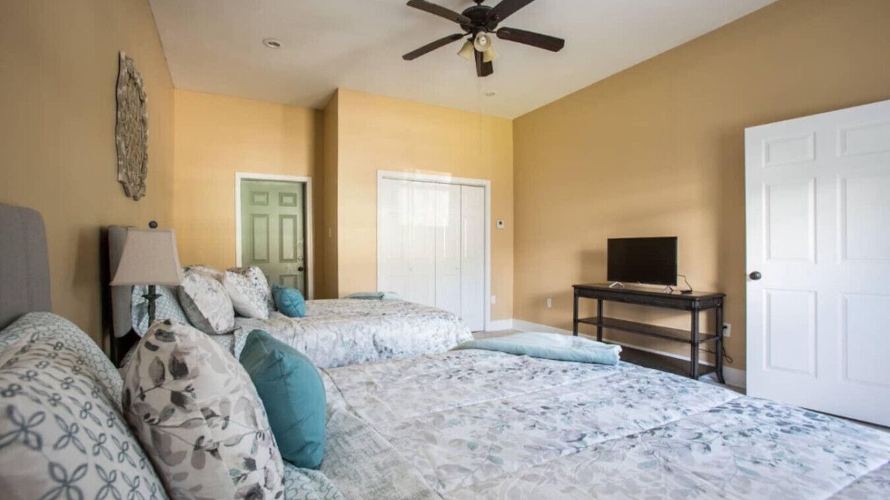 Photo of Bedroom in Algiers Point