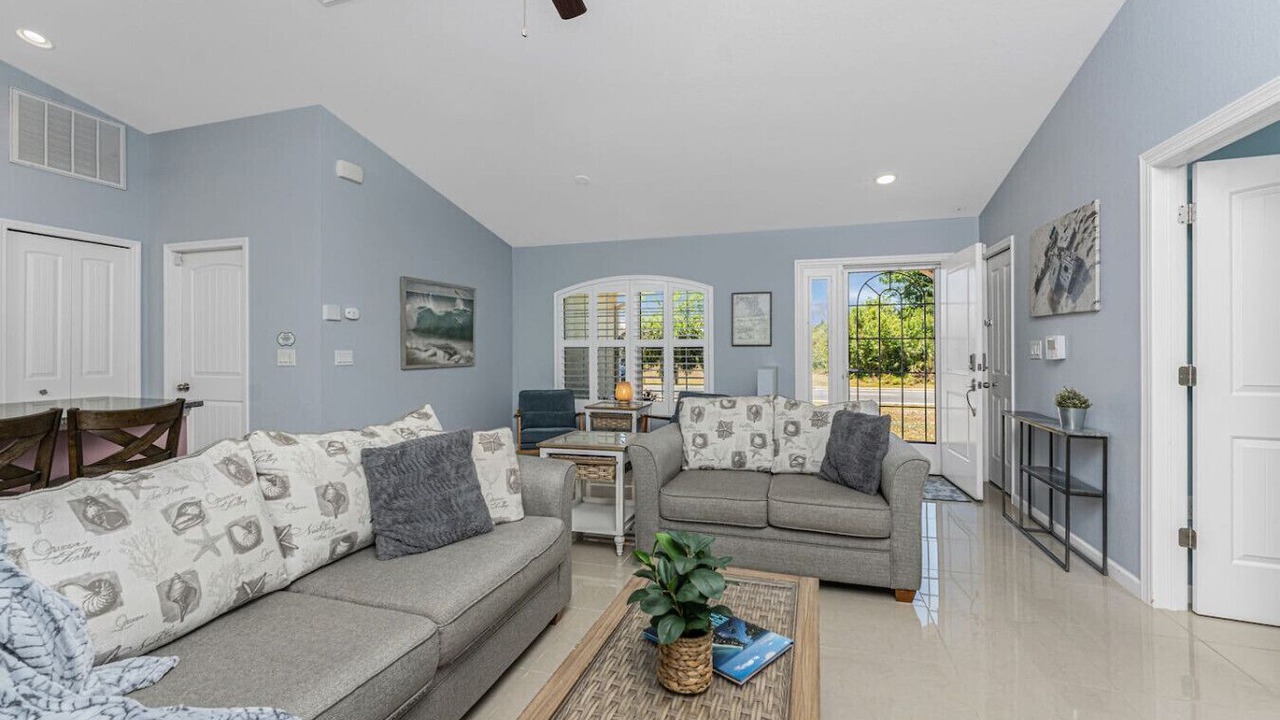 Photo of Livingroom in Englewood East