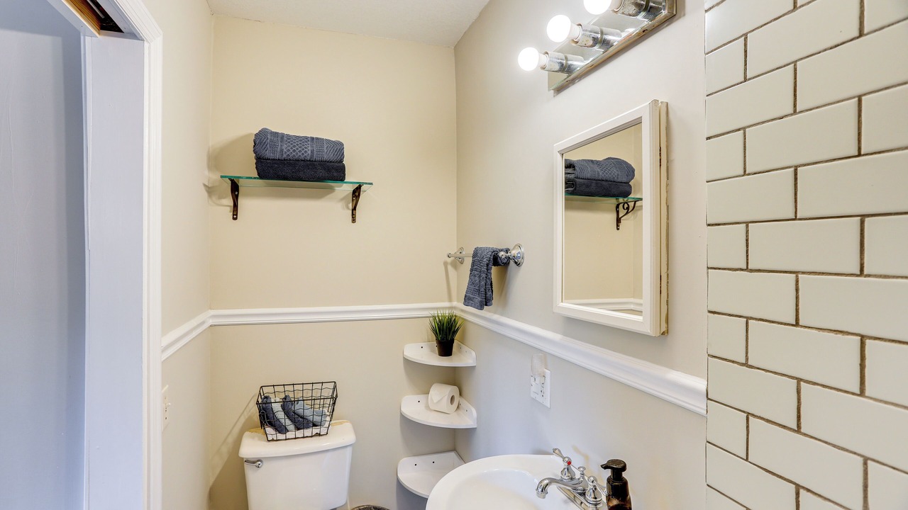 Photo of Bathroom in East Ridge