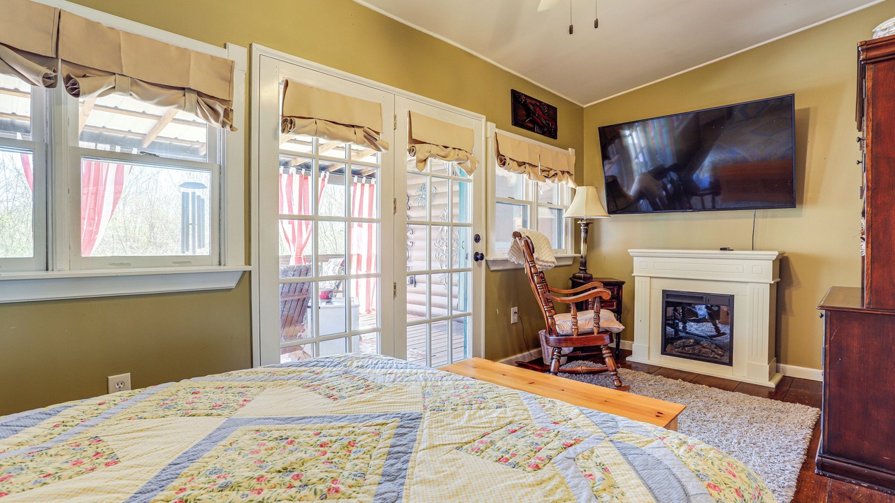 Photo of Bedroom in Dahlonega