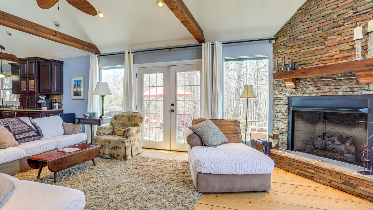 Photo of Livingroom in Dahlonega