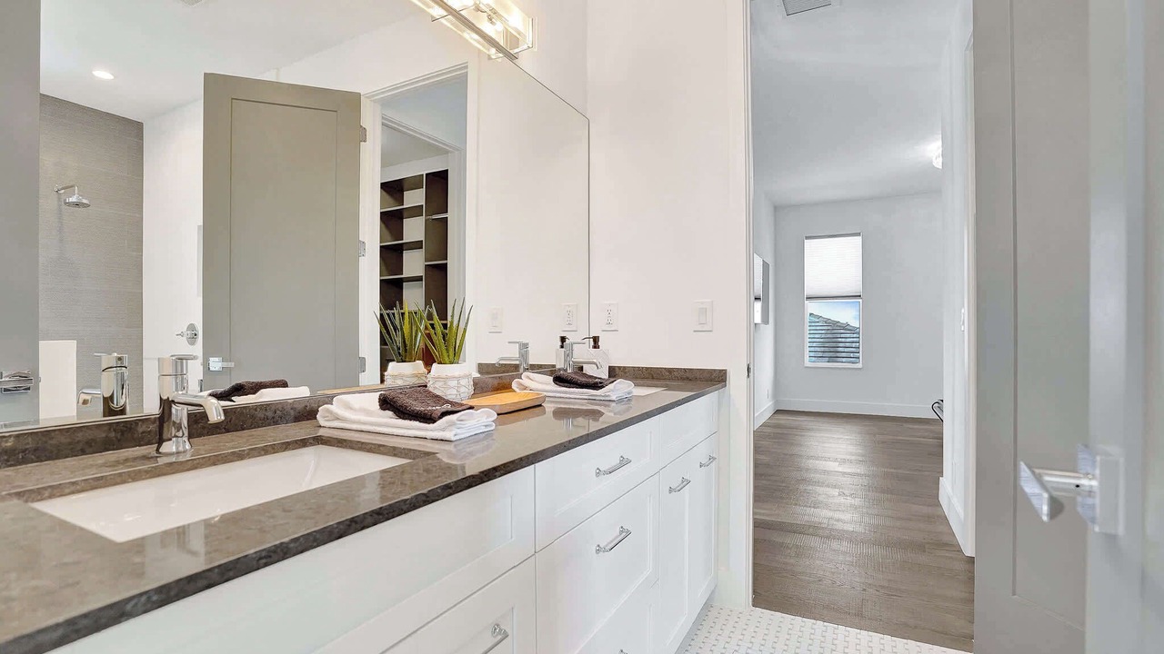 Photo of Bathroom in Poinsettia Heights