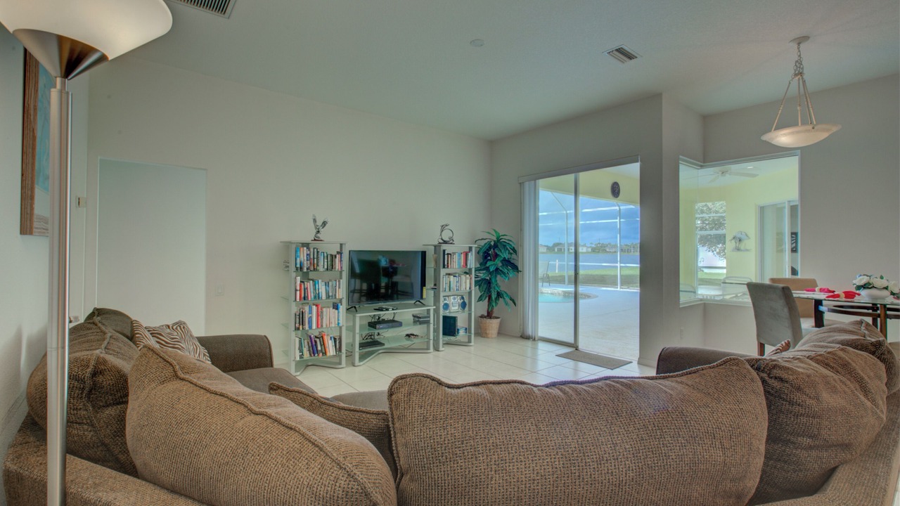 Photo of Livingroom in Englewood East