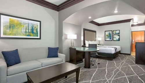 Deluxe Suite, 1 King Bed, Non Smoking