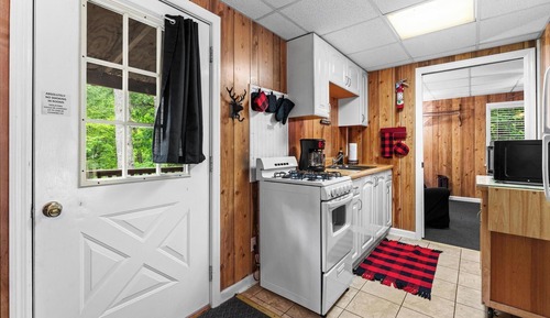 Waterfall Retreat- Balcony Suite - No Pet