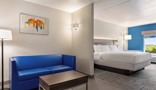 Suite, 1 King Bed, Accessible Bathtub, Non Smoking (Communications)