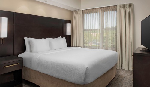 Studio Suite, 2 Bedrooms (Mobility Accessible, Tub)