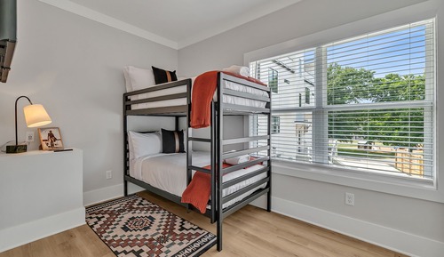 House (4 Bedrooms)