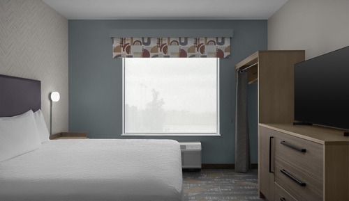 Suite, 1 King Bed, Accessible (Hearing)
