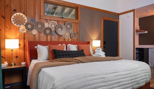 Deluxe Suite, 1 King Bed, Non Smoking, Refrigerator & Microwave