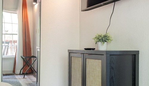 Deluxe Apartment, 2 Bedrooms, Kitchen, Courtyard View