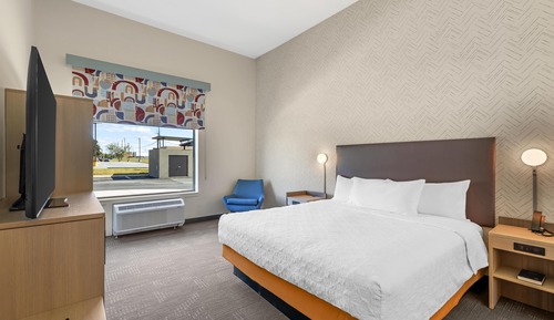 Suite, 1 King Bed, Accessible