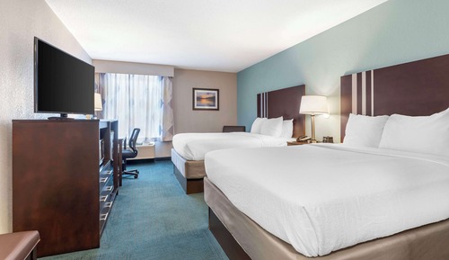 Standard Room, 2 Queen Beds, Accessible, Bathtub