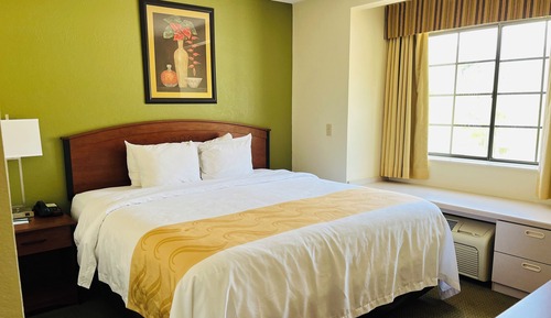 Suite, 1 King Bed with Sofa bed, Non Smoking