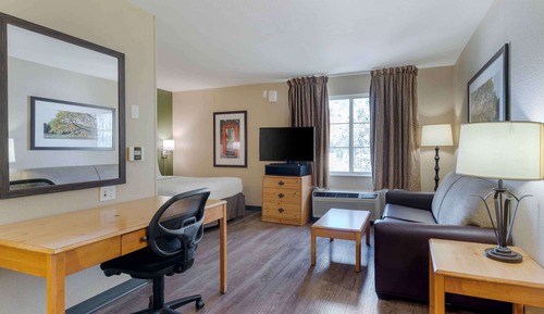 Deluxe Studio, 1 Queen Bed with Sofa bed, Accessible, Non Smoking