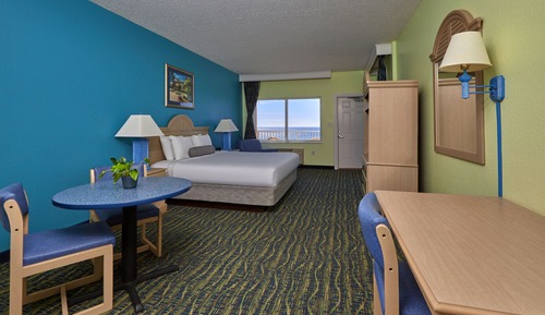 Classic Room, 1 King Bed, Bathtub Grab Bars, Ocean View