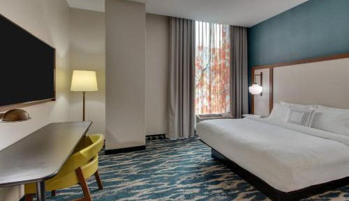 King Room with City View and Roll-In Shower - Mobility Access/Hearing Accessible