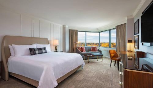 Deluxe King Room