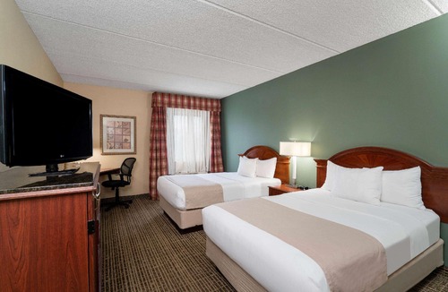 Ashley Oaks Hotel | Baymont by Wyndham Knoxville/Cedar Bluff