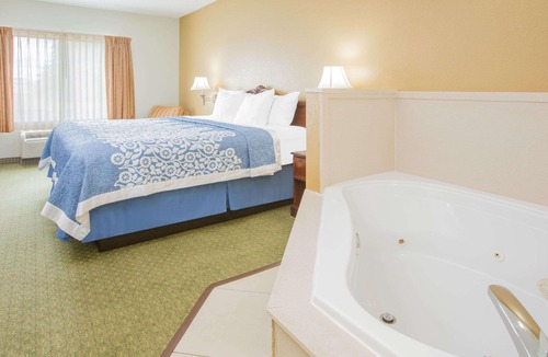 Hattiesburg Hotel | Days Inn by Wyndham Hattiesburg MS